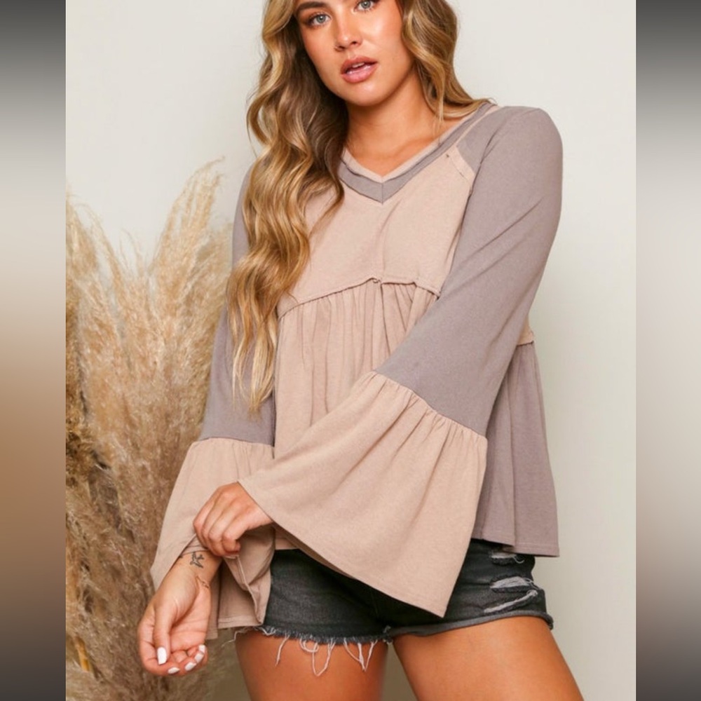 New Peach Love Color Blocked V Neck Knit Two-Tone Bell Sleeve Top Size Large